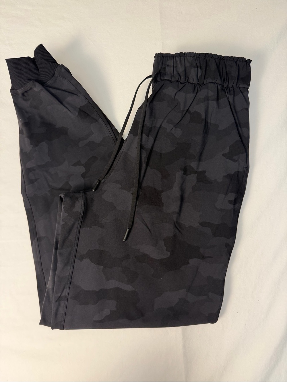 Lululemon Black Gray Camo Jogger Style Pant Size 6